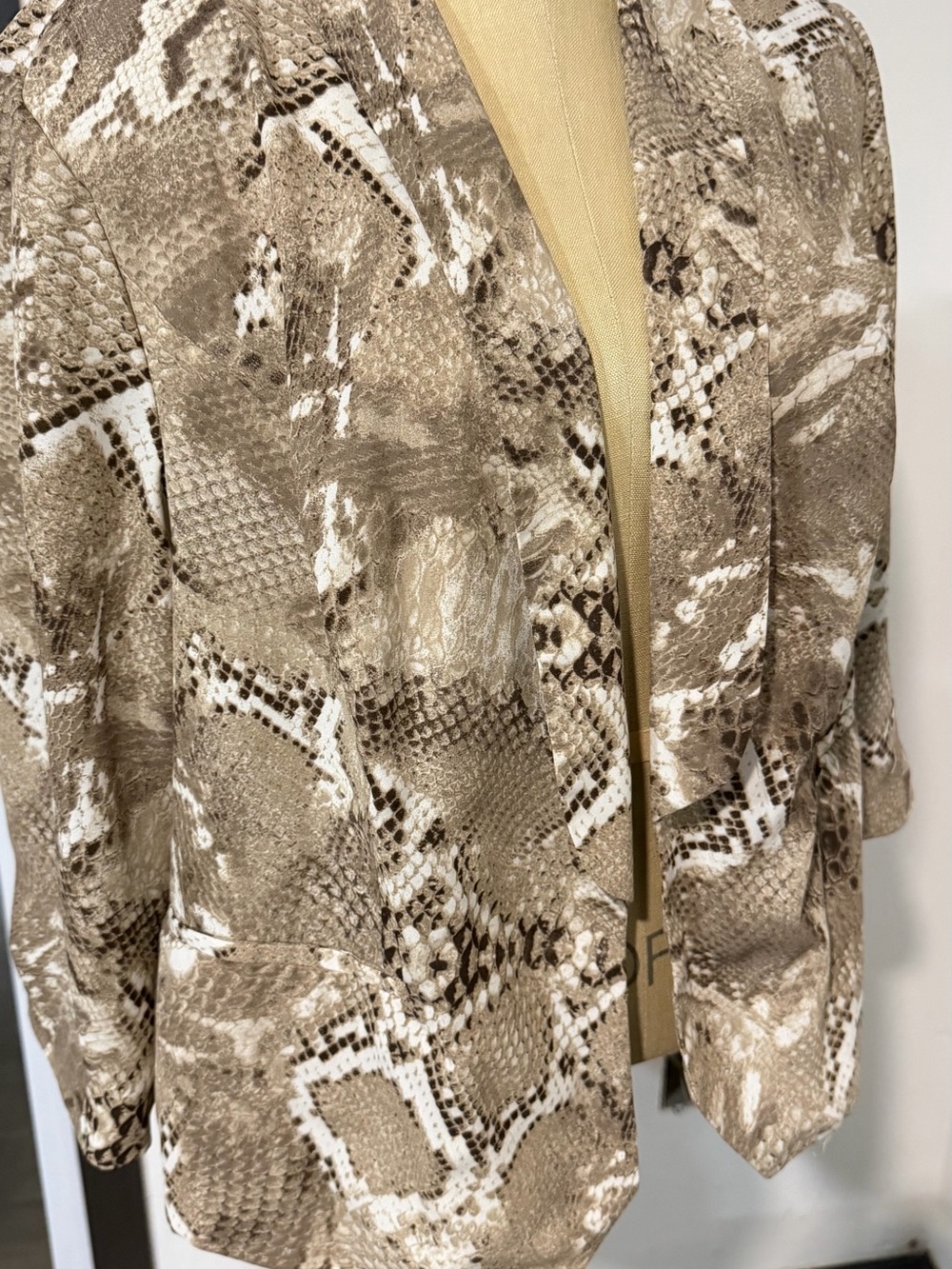 Roz & Ali Taupe and Cream Snake-Print Open Blazer